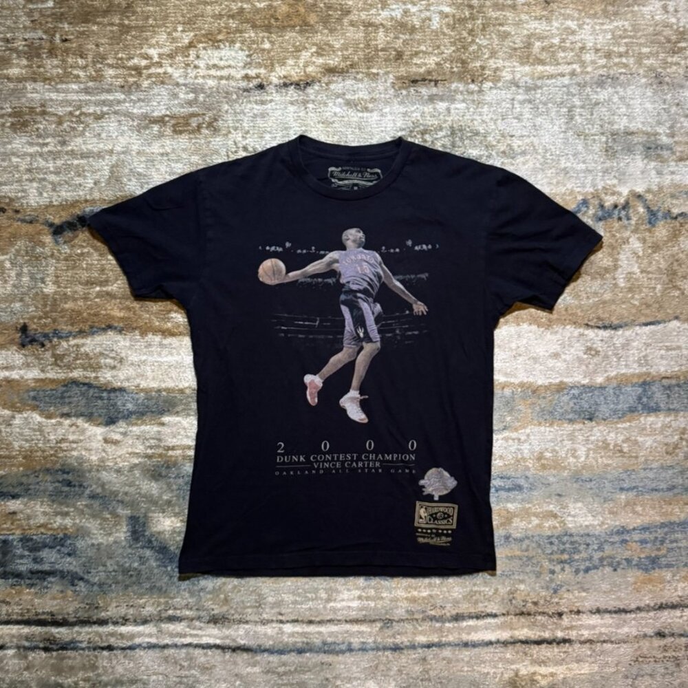 Mitchell & Ness Vince Carter 2000 Dunk Contest Champion Tee | Men’s Medium